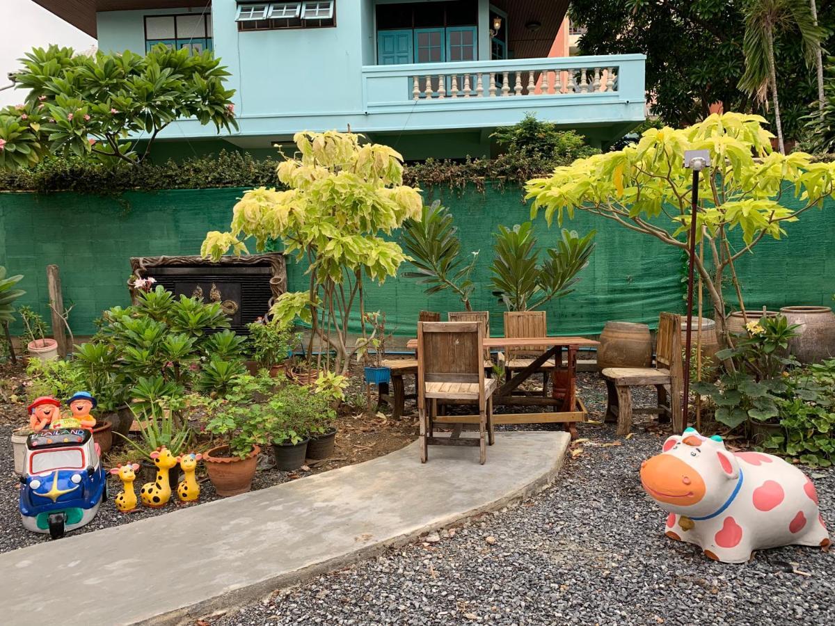Gaiwandhanat Homestay Bangkok Exterior foto