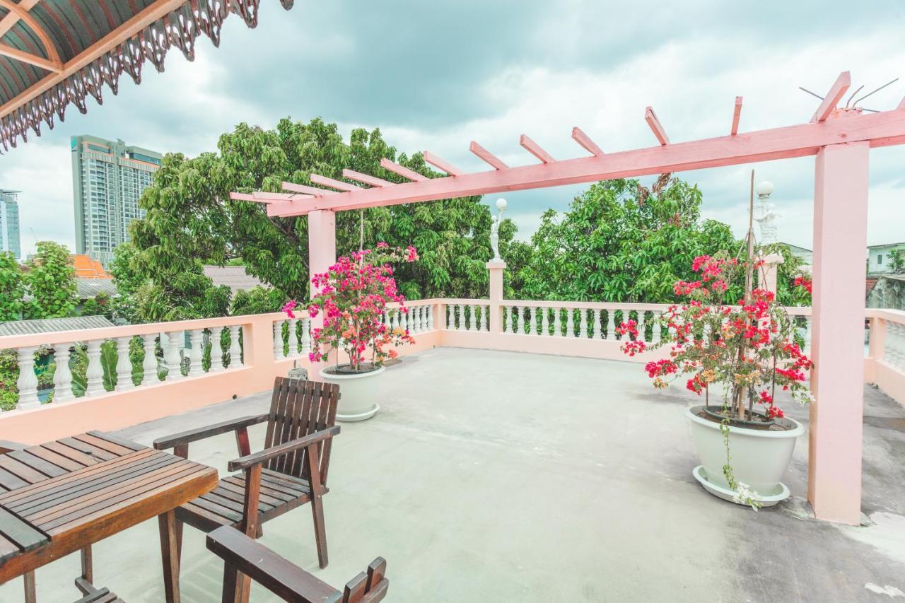 Gaiwandhanat Homestay Bangkok Exterior foto