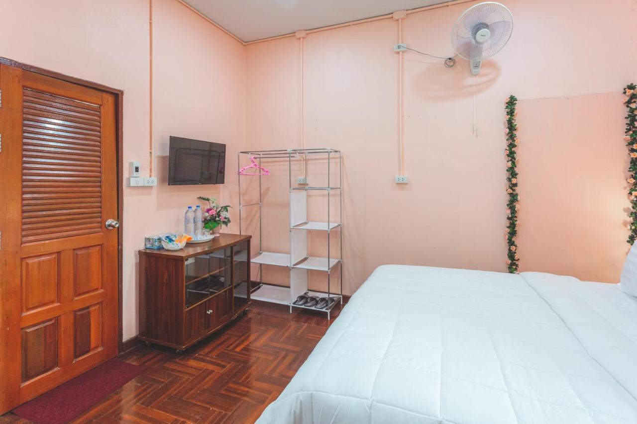 Gaiwandhanat Homestay Bangkok Exterior foto